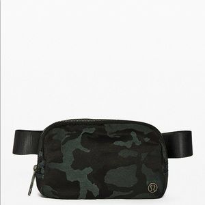 Lululemon Everywhere Belt Bag Jacquard Camo Black